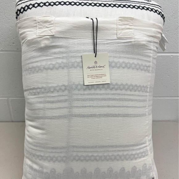 Hearth & Hand White and Gray Patterned Comforter Set King Size - Picture 5 of 8